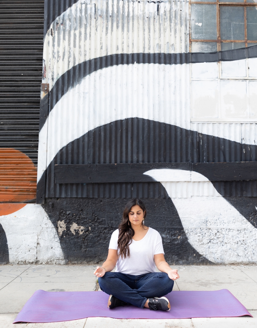 yoga-in-front-of-artistic-mural